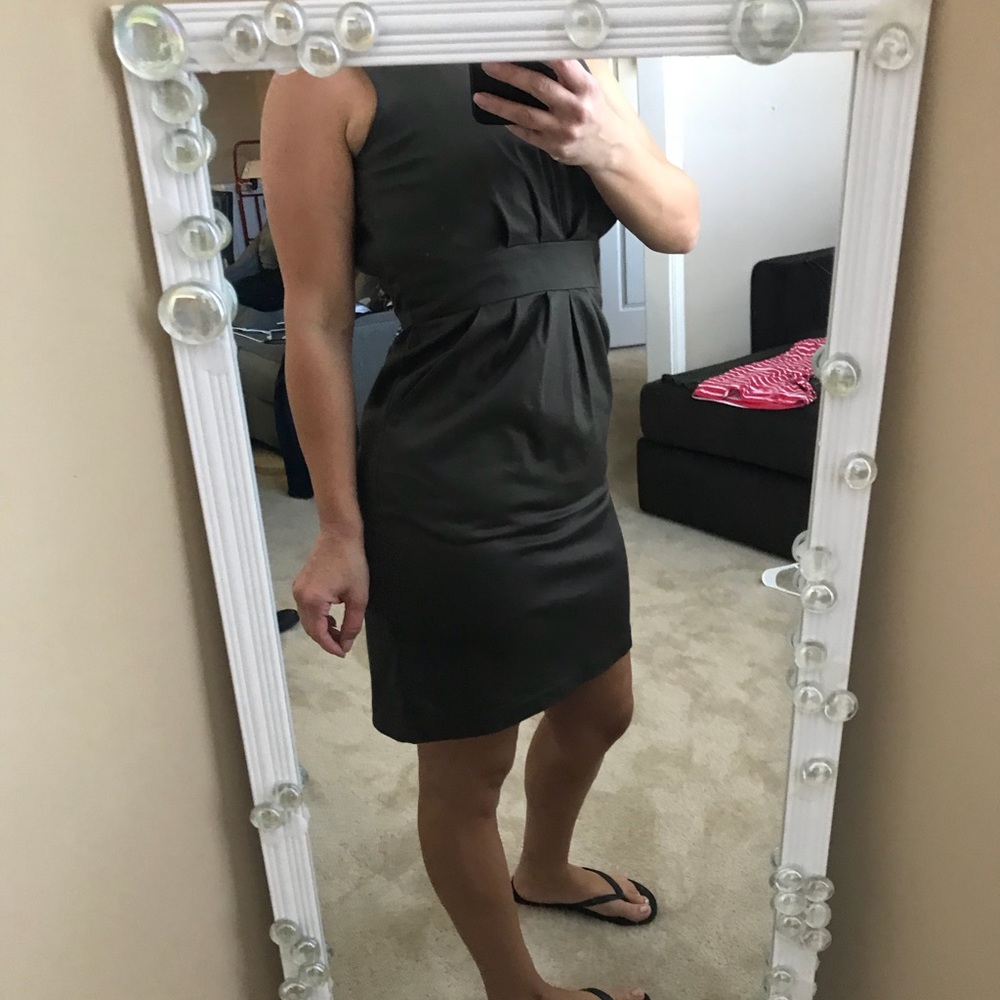 Dresses - Picture 2 of 6